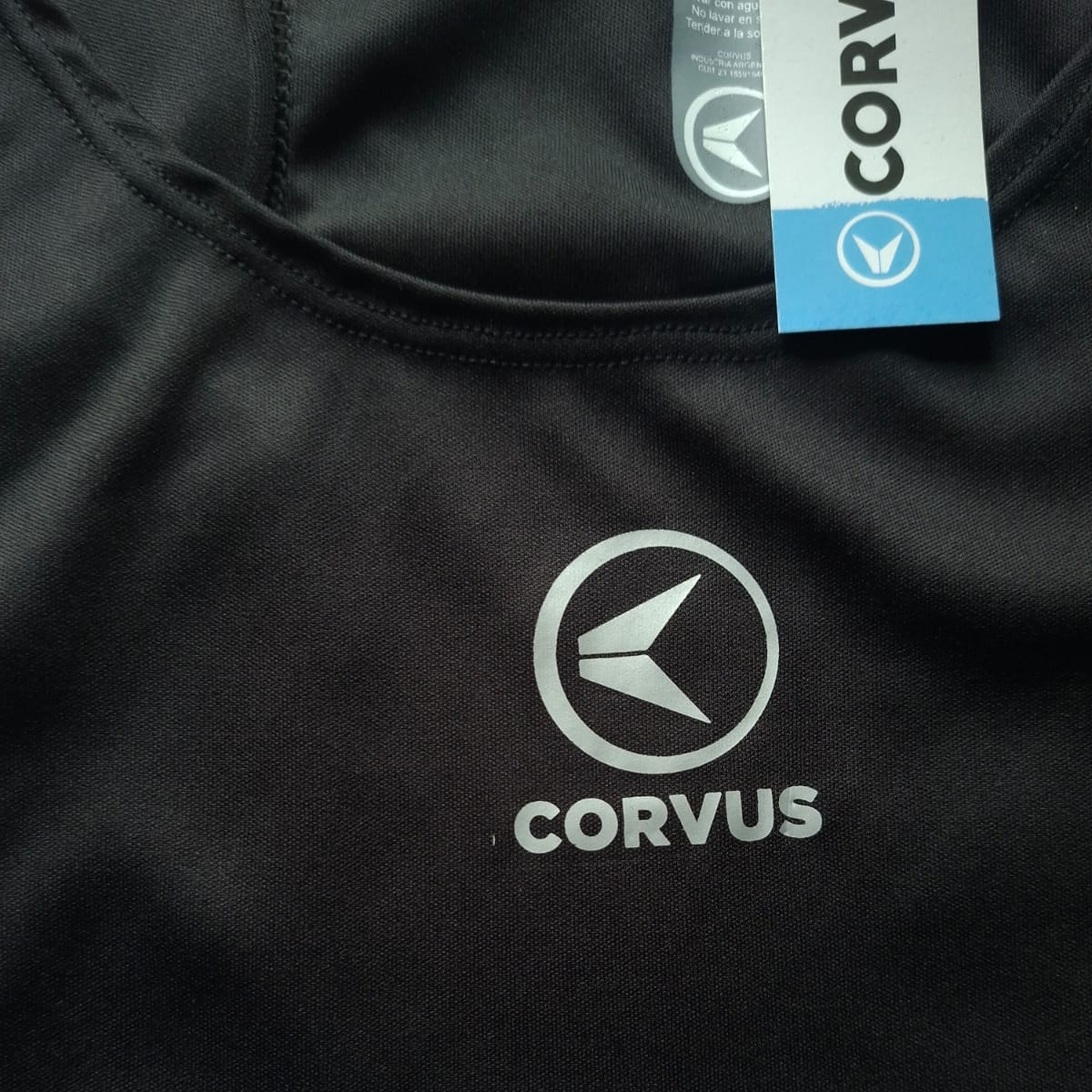 Musculosa Deportiva Sao Negro | Running y Gym | Corvus